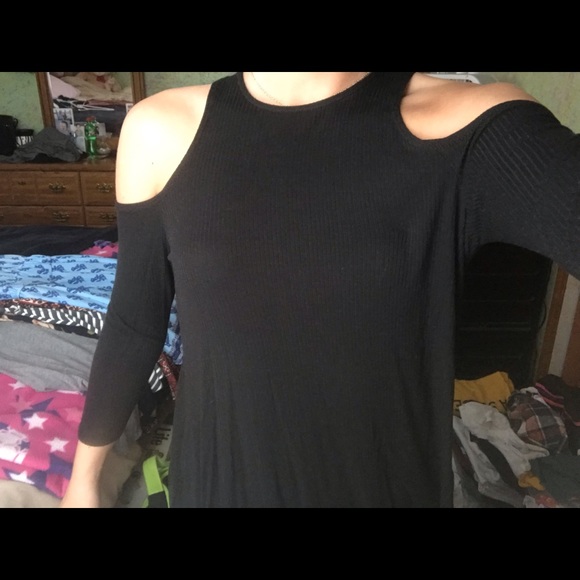 Black open shoulder top - Picture 2 of 3